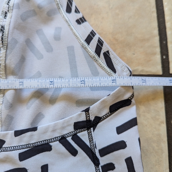 Lululemon Lightened Up Singlet Seawheeze 2015 - Picture 4 of 4